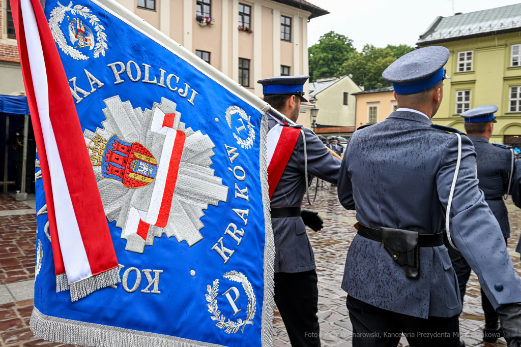 awanse,  Fryczek, Kraków, Mały Rynek, odznaczenia, pokrywa, Policja, święto policji, Nowak  Autor: P. Wojnarowski