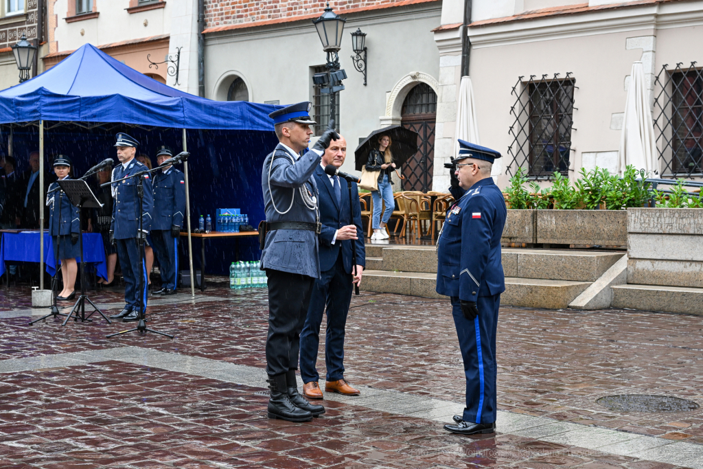 awanse,  Fryczek, Kraków, Mały Rynek, odznaczenia, pokrywa, Policja, święto policji, Nowak  Autor: P. Wojnarowski