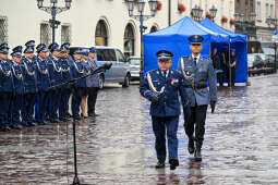 awanse,  Fryczek, Kraków, Mały Rynek, odznaczenia, pokrywa, Policja, święto policji, Nowak