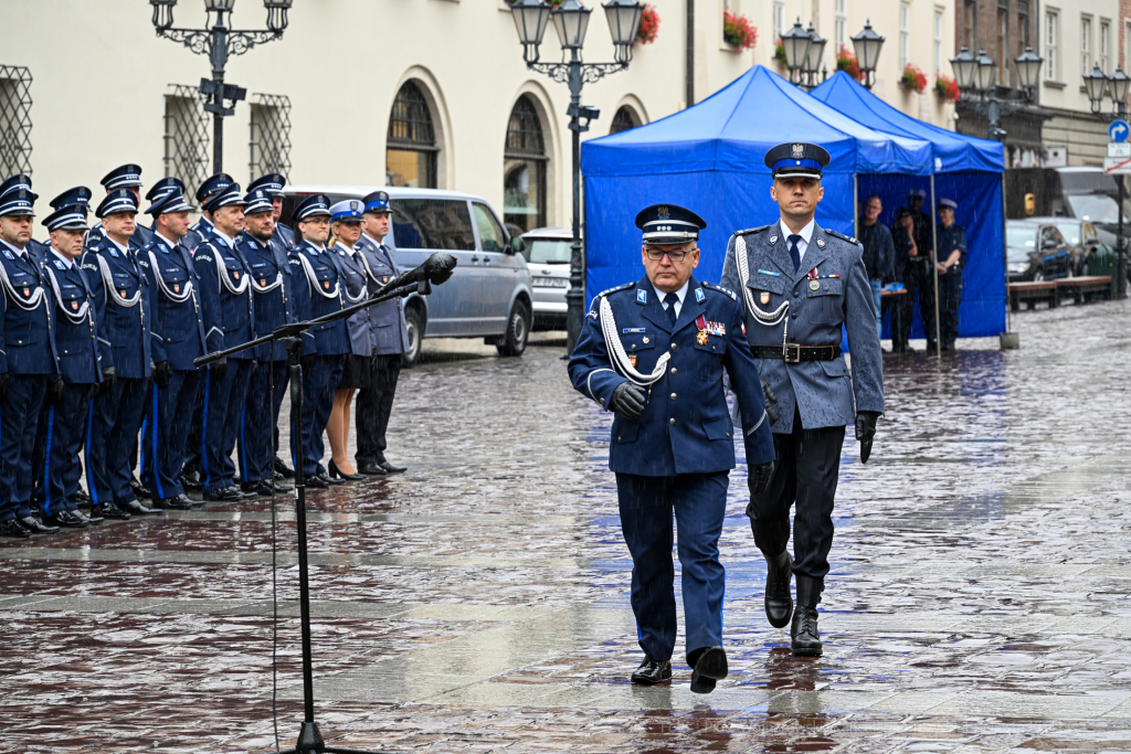 awanse,  Fryczek, Kraków, Mały Rynek, odznaczenia, pokrywa, Policja, święto policji, Nowak  Autor: P. Wojnarowski