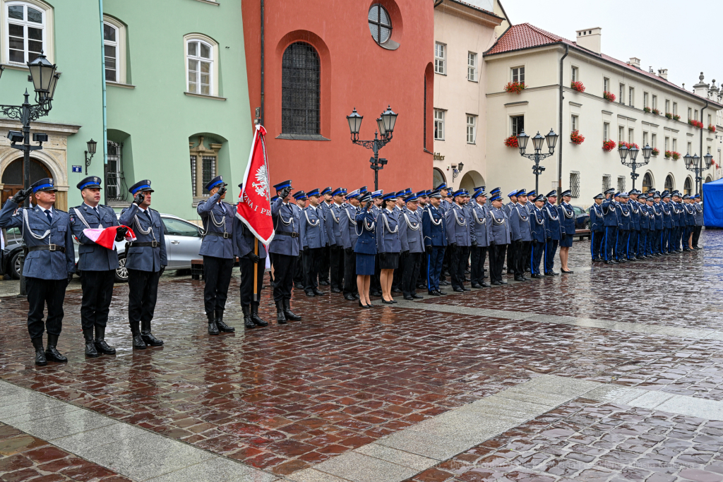 awanse,  Fryczek, Kraków, Mały Rynek, odznaczenia, pokrywa, Policja, święto policji, Nowak  Autor: P. Wojnarowski