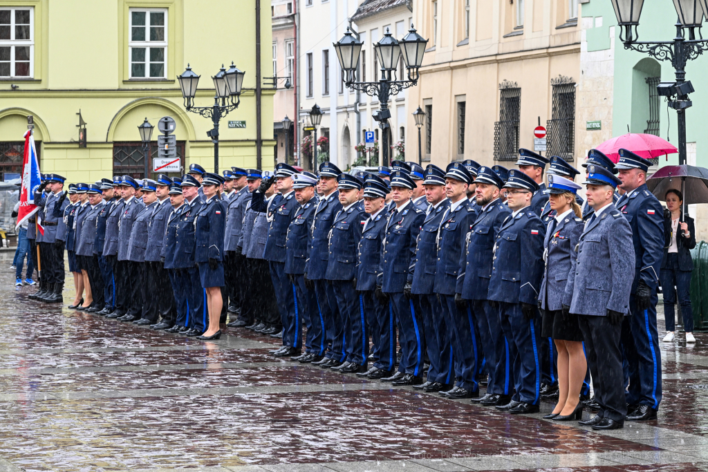 awanse,  Fryczek, Kraków, Mały Rynek, odznaczenia, pokrywa, Policja, święto policji, Nowak  Autor: P. Wojnarowski