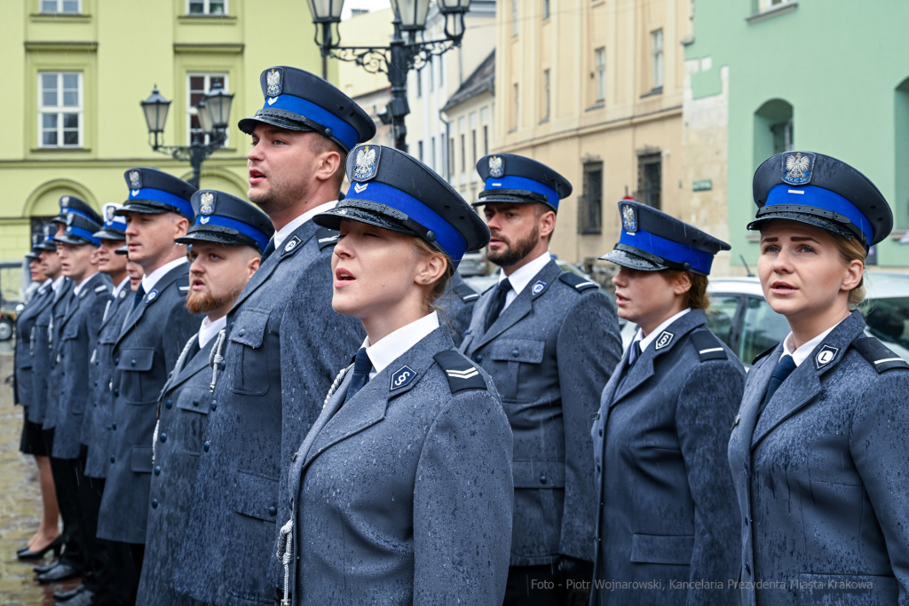 awanse,  Fryczek, Kraków, Mały Rynek, odznaczenia, pokrywa, Policja, święto policji, Nowak  Autor: P. Wojnarowski