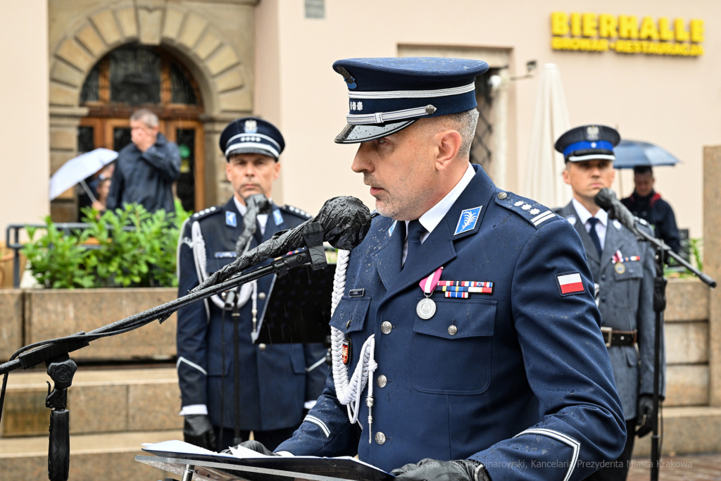 awanse,  Fryczek, Kraków, Mały Rynek, odznaczenia, pokrywa, Policja, święto policji, Nowak  Autor: P. Wojnarowski