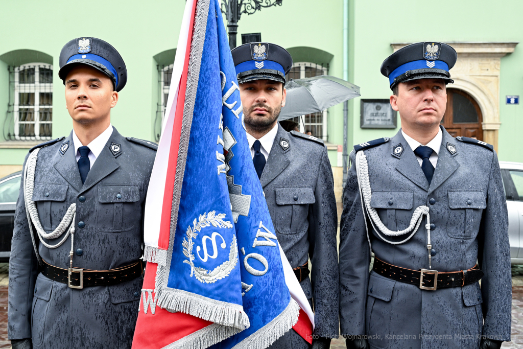 awanse,  Fryczek, Kraków, Mały Rynek, odznaczenia, pokrywa, Policja, święto policji, Nowak  Autor: P. Wojnarowski