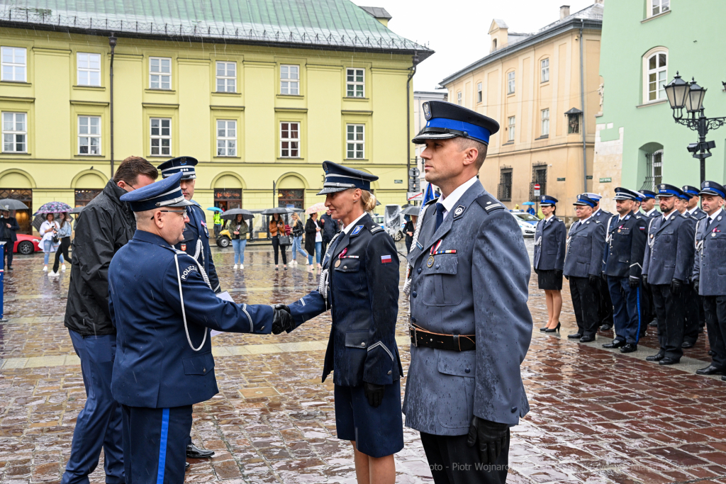 awanse,  Fryczek, Kraków, Mały Rynek, odznaczenia, pokrywa, Policja, święto policji, Nowak  Autor: P. Wojnarowski