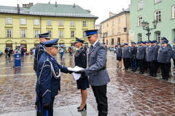 awanse,  Fryczek, Kraków, Mały Rynek, odznaczenia, pokrywa, Policja, święto policji, Nowak