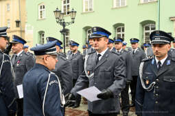 awanse,  Fryczek, Kraków, Mały Rynek, odznaczenia, pokrywa, Policja, święto policji, Nowak