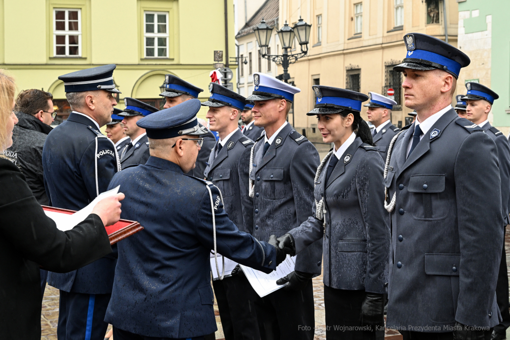 awanse,  Fryczek, Kraków, Mały Rynek, odznaczenia, pokrywa, Policja, święto policji, Nowak  Autor: P. Wojnarowski