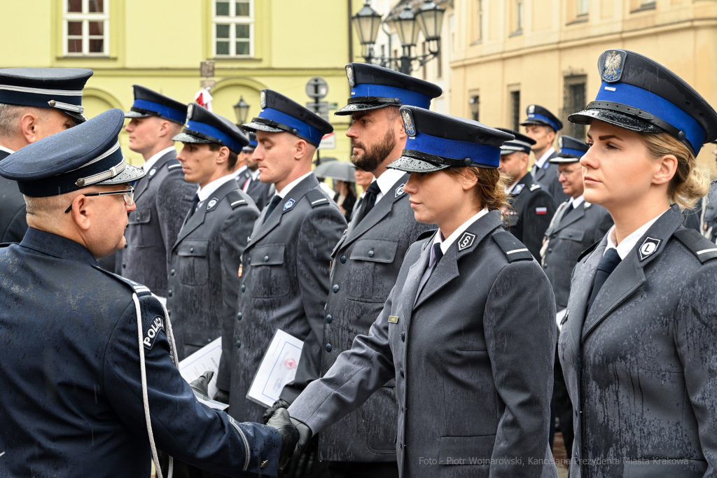 awanse,  Fryczek, Kraków, Mały Rynek, odznaczenia, pokrywa, Policja, święto policji, Nowak  Autor: P. Wojnarowski