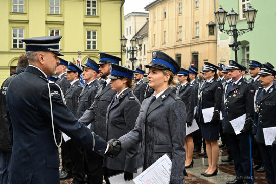 awanse,  Fryczek, Kraków, Mały Rynek, odznaczenia, pokrywa, Policja, święto policji, Nowak
