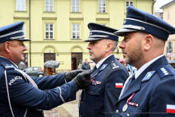 awanse,  Fryczek, Kraków, Mały Rynek, odznaczenia, pokrywa, Policja, święto policji, Nowak