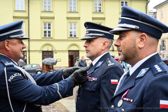 awanse,  Fryczek, Kraków, Mały Rynek, odznaczenia, pokrywa, Policja, święto policji, Nowak