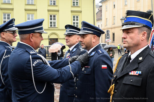 awanse,  Fryczek, Kraków, Mały Rynek, odznaczenia, pokrywa, Policja, święto policji, Nowak