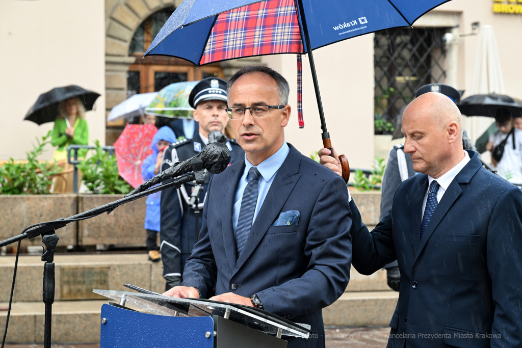 awanse,  Fryczek, Kraków, Mały Rynek, odznaczenia, pokrywa, Policja, święto policji, Nowak  Autor: P. Wojnarowski