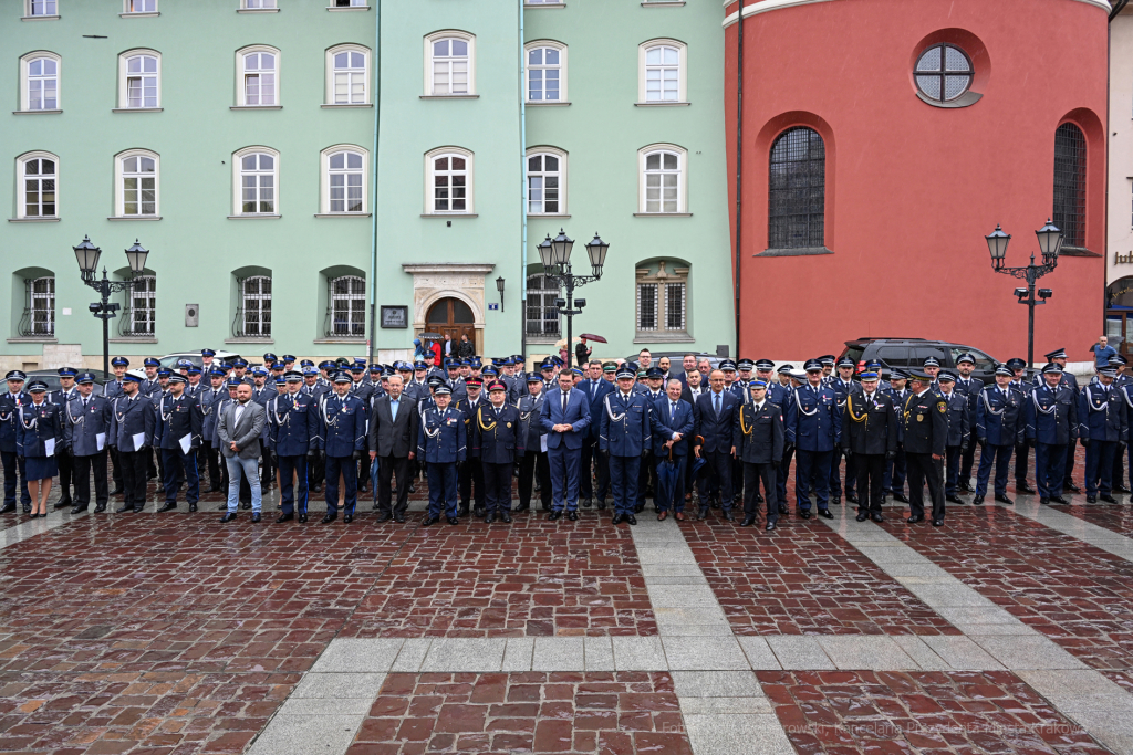 awanse,  Fryczek, Kraków, Mały Rynek, odznaczenia, pokrywa, Policja, święto policji, Nowak  Autor: P. Wojnarowski