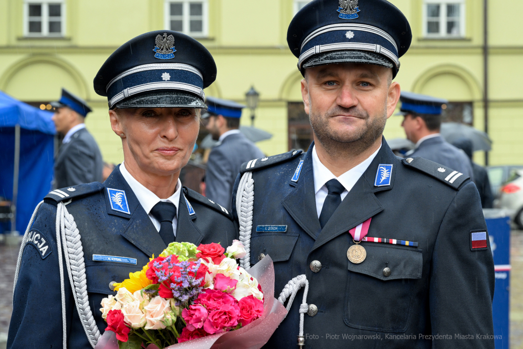 awanse,  Fryczek, Kraków, Mały Rynek, odznaczenia, pokrywa, Policja, święto policji, Nowak  Autor: P. Wojnarowski