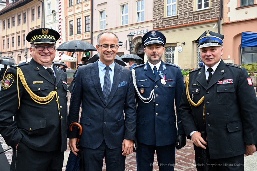 awanse,  Fryczek, Kraków, Mały Rynek, odznaczenia, pokrywa, Policja, święto policji, Nowak  Autor: P. Wojnarowski