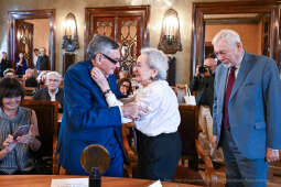 Marian, Turski, Medal za mądrość obywatelską, Zachwatowicz, Jasiński, Majchrowski, wręczenie, 