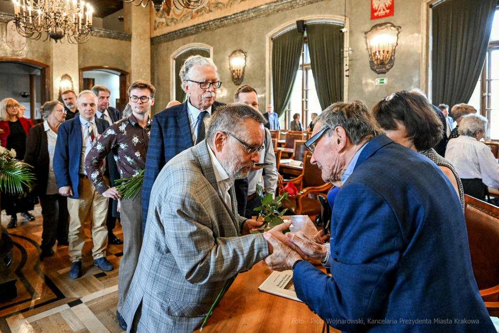 Marian, Turski, Medal za mądrość obywatelską, Zachwatowicz, Jasiński, Majchrowski, wręczenie,   Autor: P. Wojnarowski