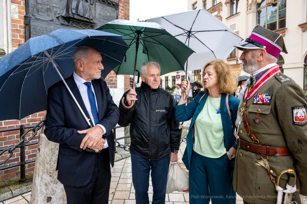 1 sierpnia, rocznica Powstania Warszawskiego, Rynek Główny, godzina W  Autor: P. Wojnarowski