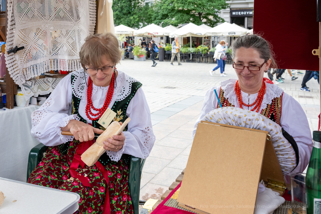 targi, sztuka, ludowa, rzemiosło, rękodzieło, Słowacja, Muzyk, orzeł pustynny, Rynek, konsul  Autor: P. Wojnarowski