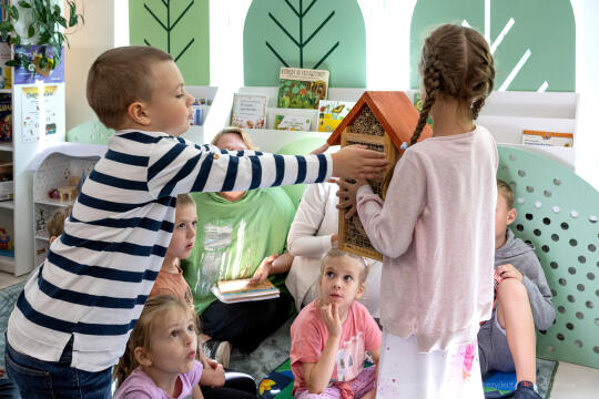 Biblioteka, Całus, czyta, Ewa, Filia 8, Kraków, prezydent, pszczoły, Zielona półka