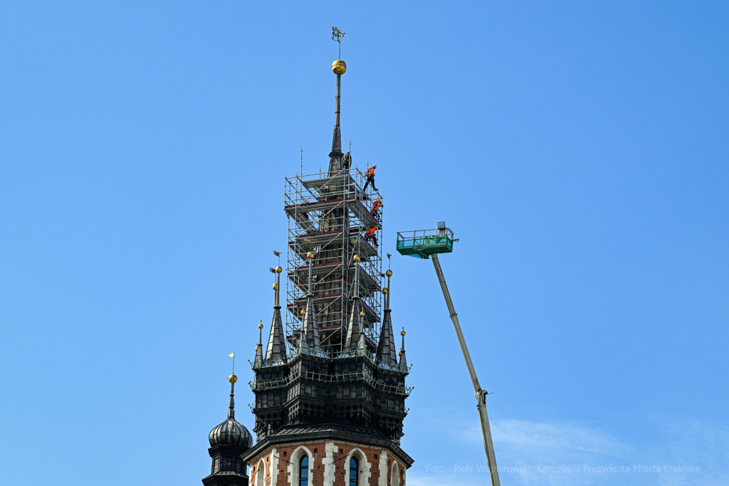 hejnalica, remont, wieża, kościół, mariacki, wysięgnik, rusztowania  Autor: P. Wojnarowski