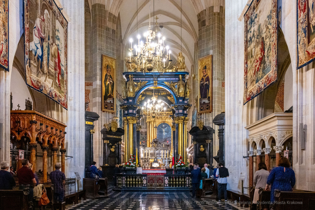 Solidarność, Porozumienia Sierpniowe, kwiaty, złożenie, Krzyż, Katyński, Fryczek, strażnik, u  Autor: P. Wojnarowski