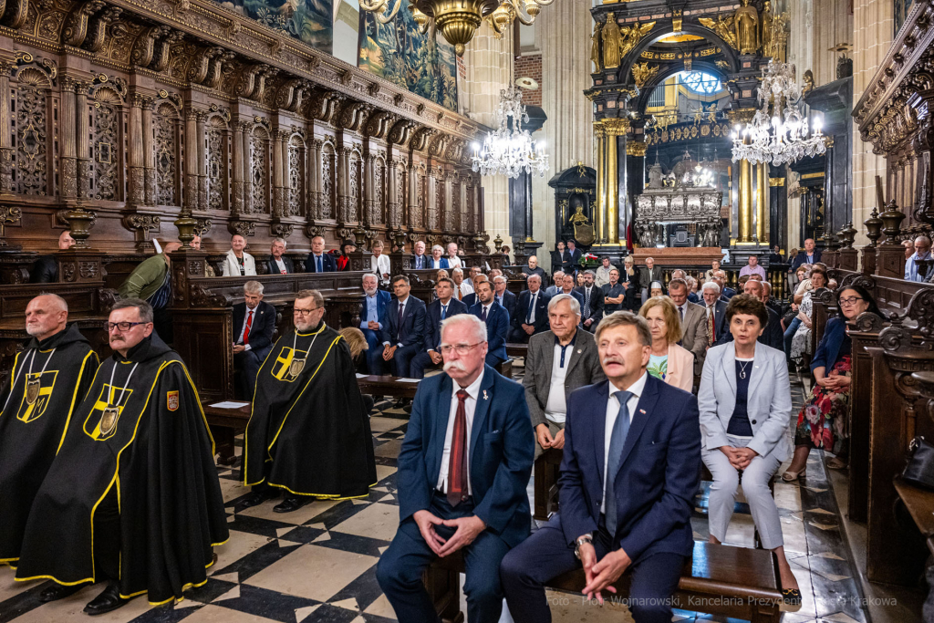 Solidarność, Porozumienia Sierpniowe, kwiaty, złożenie, Krzyż, Katyński, Fryczek, strażnik, u  Autor: P. Wojnarowski