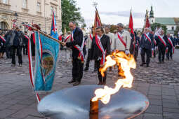 Solidarność, Porozumienia Sierpniowe, kwiaty, złożenie, Krzyż, Katyński, Fryczek, strażnik, u