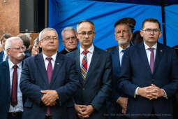 Solidarność, Porozumienia Sierpniowe, kwiaty, złożenie, Krzyż, Katyński, Fryczek, strażnik, u