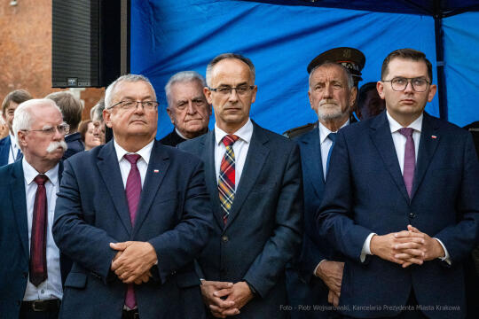 Solidarność, Porozumienia Sierpniowe, kwiaty, złożenie, Krzyż, Katyński, Fryczek, strażnik, u