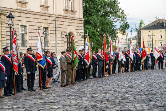 Solidarność, Porozumienia Sierpniowe, kwiaty, złożenie, Krzyż, Katyński, Fryczek, strażnik, u