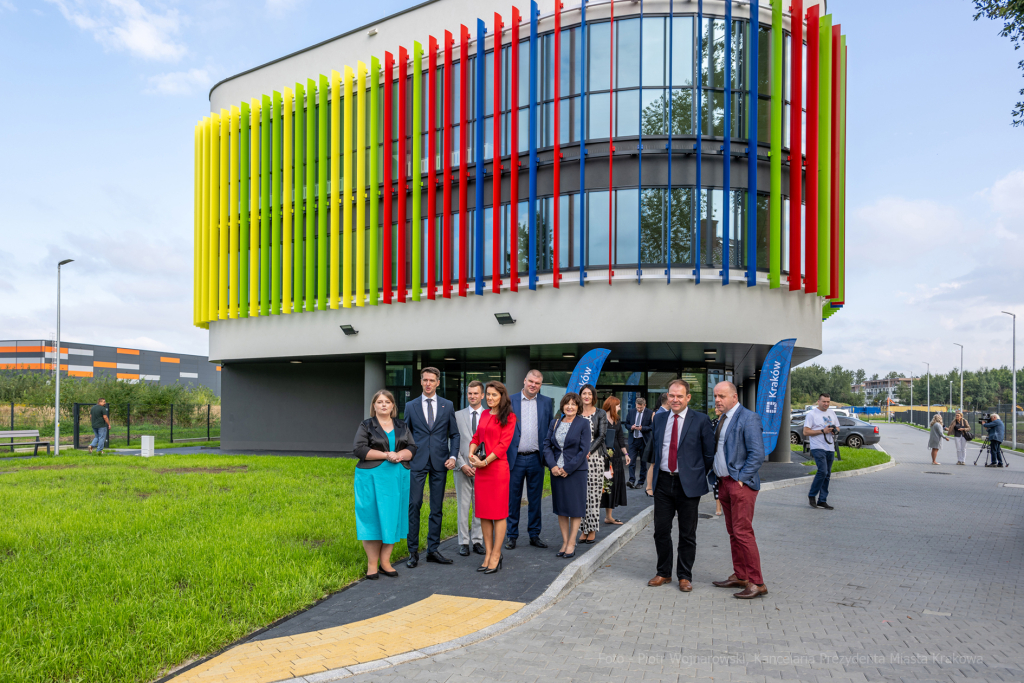 Szkoła, nr 20, Agatowa, Złocień, otwarcie, Majchrowski, dzieci, Komarewicz, Korfel-Jasińska  Autor: P. Wojnarowski, B. Świerzowski