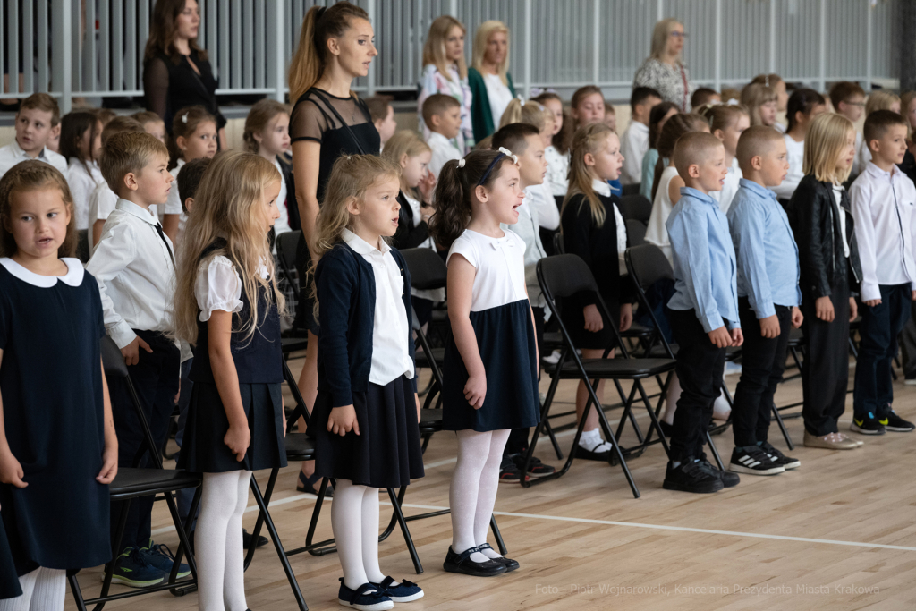 Szkoła, nr 20, Agatowa, Złocień, otwarcie, Majchrowski, dzieci, Komarewicz, Korfel-Jasińska  Autor: P. Wojnarowski, B. Świerzowski