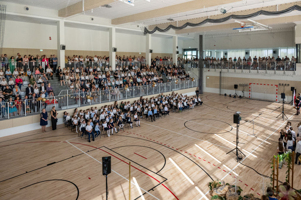 Szkoła, nr 20, Agatowa, Złocień, otwarcie, Majchrowski, dzieci, Komarewicz, Korfel-Jasińska  Autor: P. Wojnarowski, B. Świerzowski