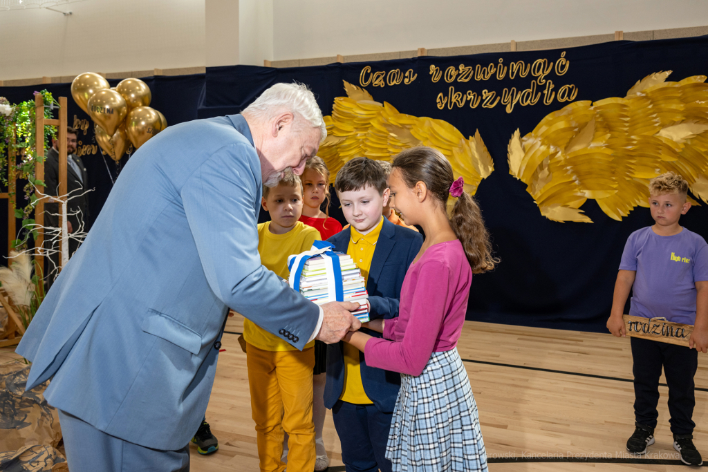 Szkoła, nr 20, Agatowa, Złocień, otwarcie, Majchrowski, dzieci, Komarewicz, Korfel-Jasińska  Autor: P. Wojnarowski, B. Świerzowski