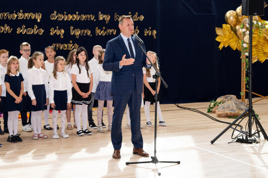 Szkoła, nr 20, Agatowa, Złocień, otwarcie, Majchrowski, dzieci, Komarewicz, Korfel-Jasińska