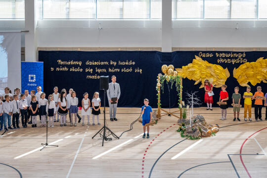 Szkoła, nr 20, Agatowa, Złocień, otwarcie, Majchrowski, dzieci, Komarewicz, Korfel-Jasińska