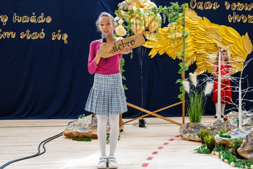 Szkoła, nr 20, Agatowa, Złocień, otwarcie, Majchrowski, dzieci, Komarewicz, Korfel-Jasińska  Autor: P. Wojnarowski, B. Świerzowski