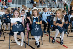 Szkoła, nr 20, Agatowa, Złocień, otwarcie, Majchrowski, dzieci, Komarewicz, Korfel-Jasińska