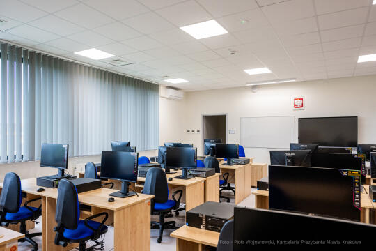 Szkoła, nr 20, Agatowa, Złocień, otwarcie, Majchrowski, dzieci, Komarewicz, Korfel-Jasińska