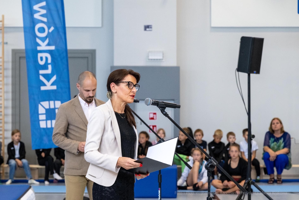 otwarcie, szkoła, hala, sportowa, ZIS, Kowal, Korfel-Jasińska, dzieci, gimnastycy  Autor: P. Wojnarowski