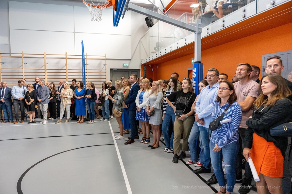 otwarcie, szkoła, hala, sportowa, ZIS, Kowal, Korfel-Jasińska, dzieci, gimnastycy  Autor: P. Wojnarowski