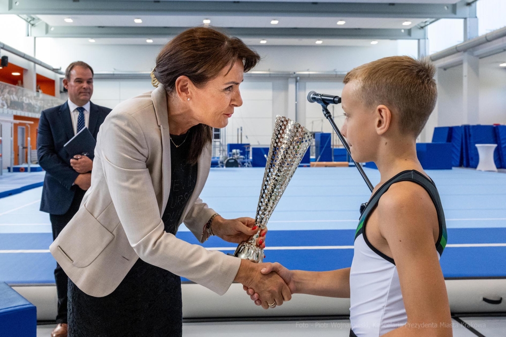 otwarcie, szkoła, hala, sportowa, ZIS, Kowal, Korfel-Jasińska, dzieci, gimnastycy  Autor: P. Wojnarowski