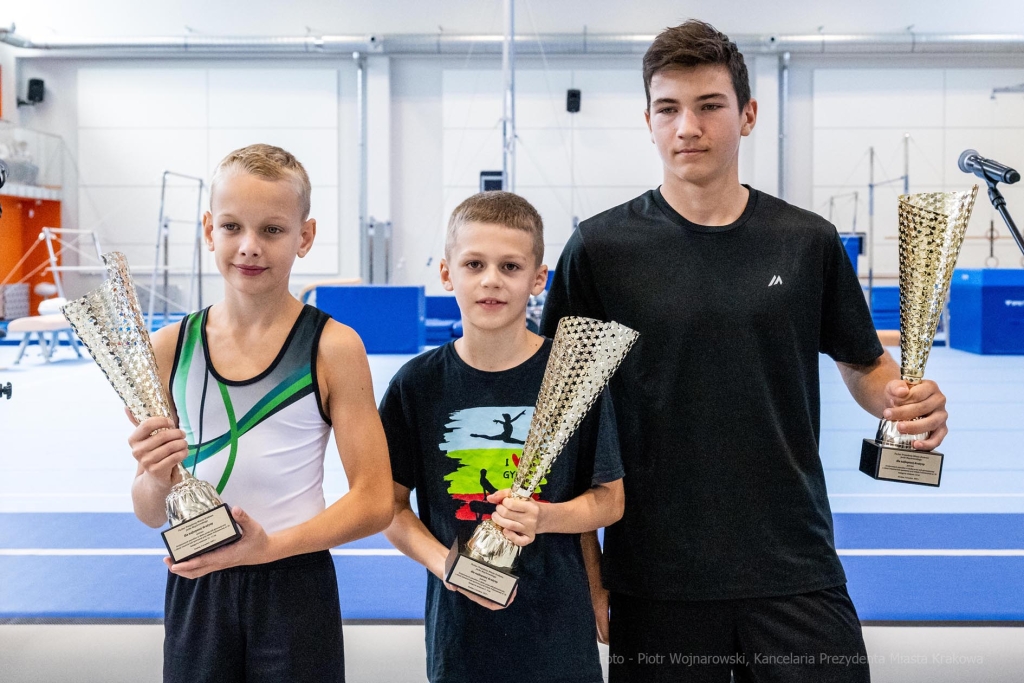 otwarcie, szkoła, hala, sportowa, ZIS, Kowal, Korfel-Jasińska, dzieci, gimnastycy  Autor: P. Wojnarowski