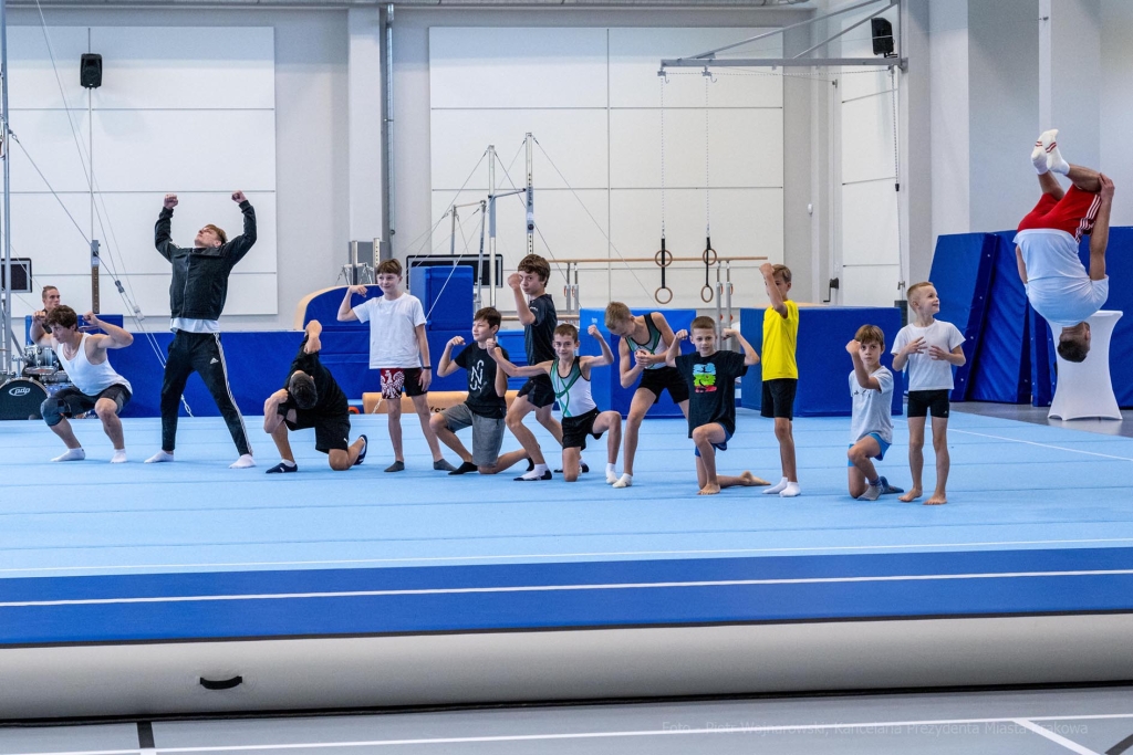 otwarcie, szkoła, hala, sportowa, ZIS, Kowal, Korfel-Jasińska, dzieci, gimnastycy  Autor: P. Wojnarowski