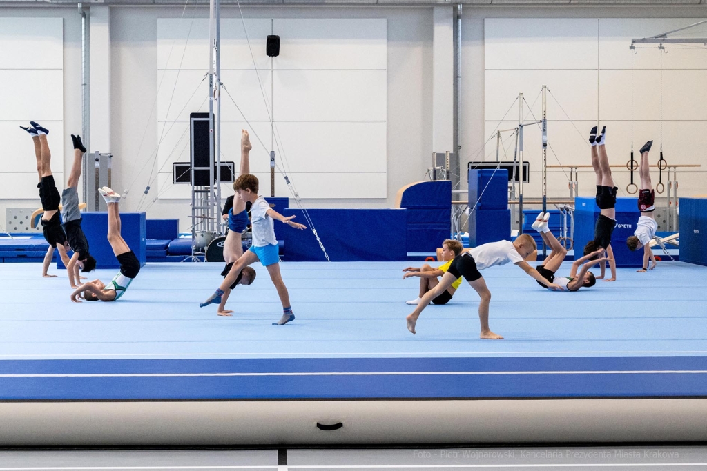 otwarcie, szkoła, hala, sportowa, ZIS, Kowal, Korfel-Jasińska, dzieci, gimnastycy  Autor: P. Wojnarowski