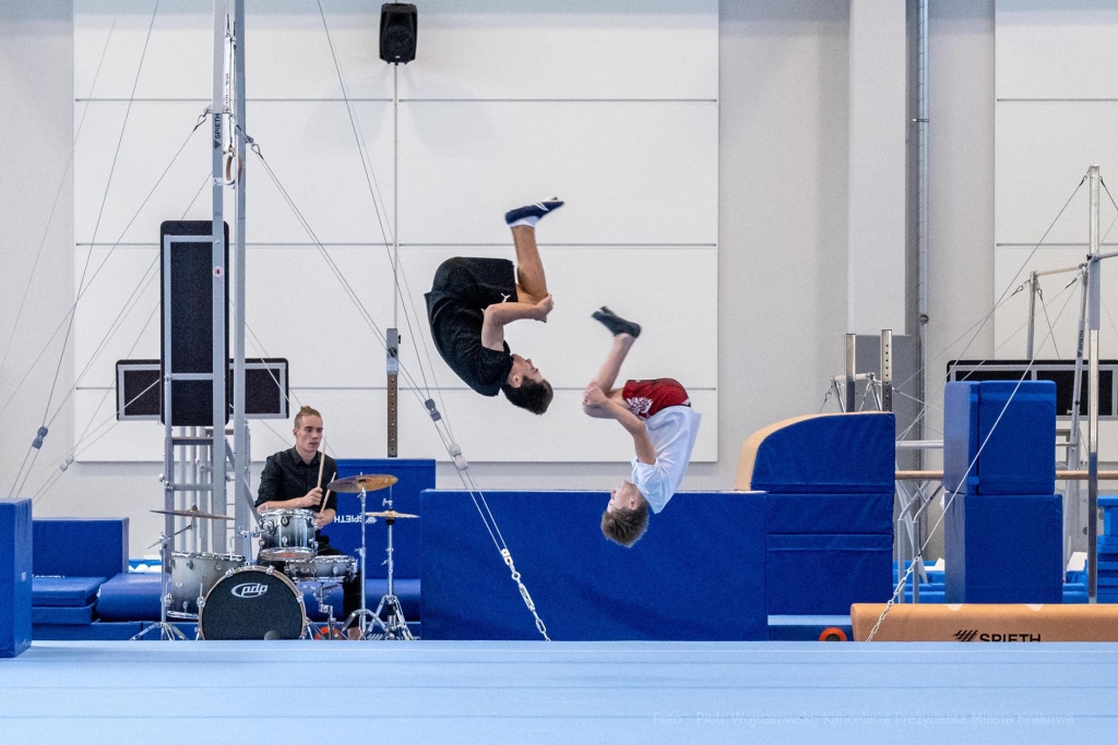 otwarcie, szkoła, hala, sportowa, ZIS, Kowal, Korfel-Jasińska, dzieci, gimnastycy  Autor: P. Wojnarowski